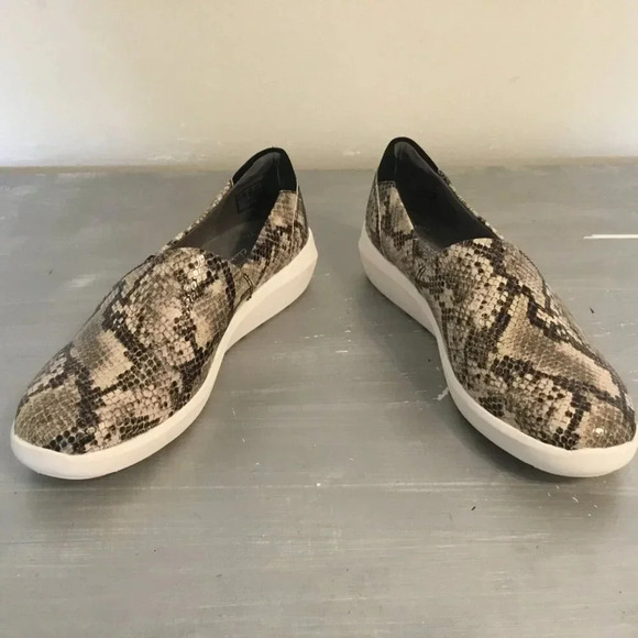 NWOT CLARKS Cushion Feel Ultimate Comfort Slip On Casual Snake skin Loafe SZ 8 - Picture 4 of 11